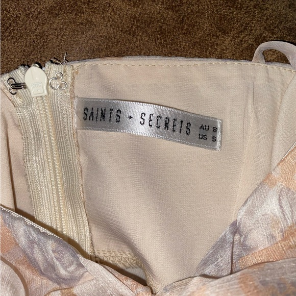 Chic Floral Ruffle Mini Dress - Picture 5 of 6